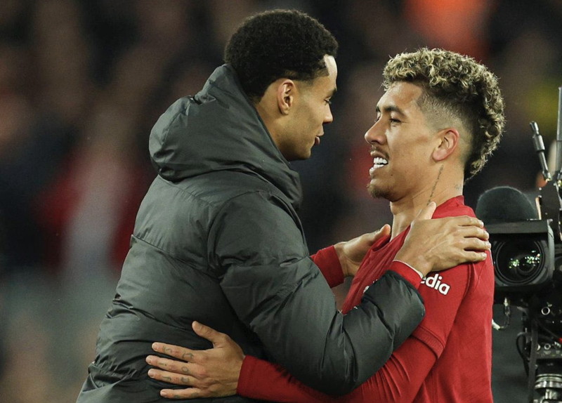 firmino and gakpo embrace