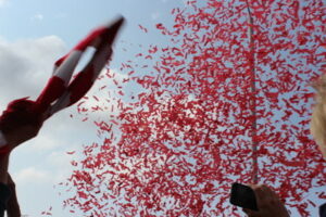 liverpool parade red confetti
