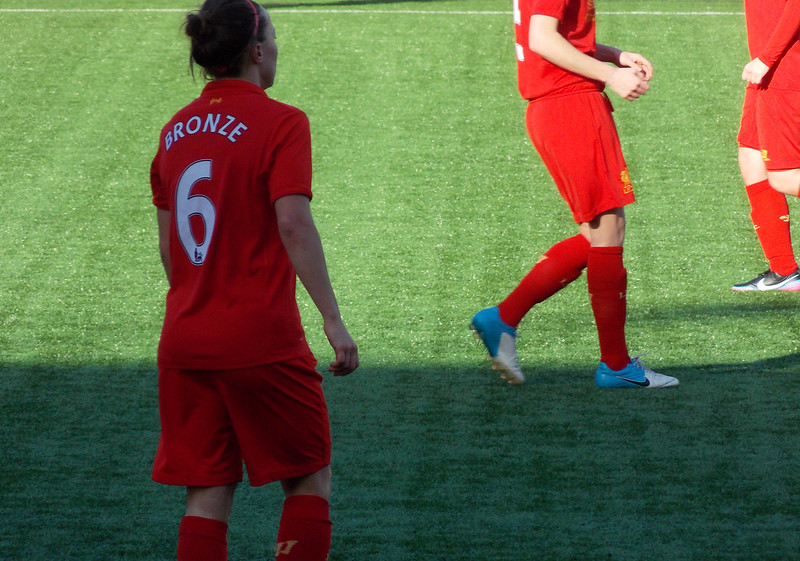 lucy bronze playing for lfc women