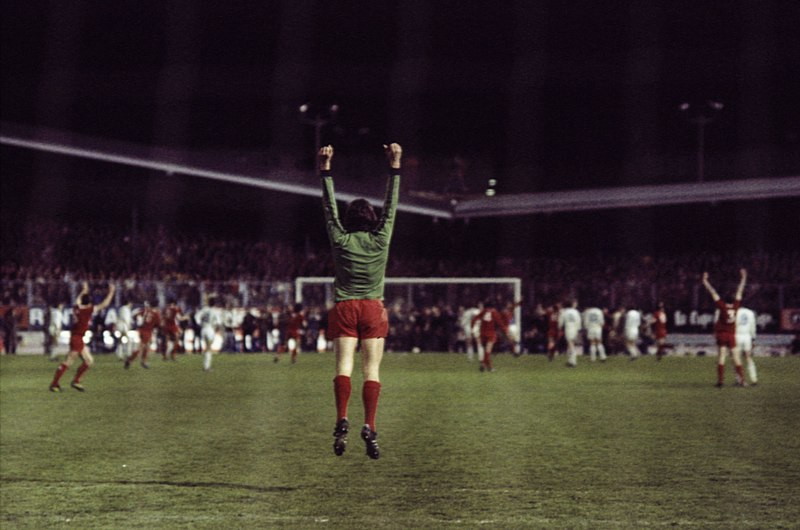 ray clemence celebrates liverpool win 1977